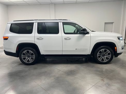 Used 2024 Jeep Wagoneer Series II w/ Flexible Seating Group image 8