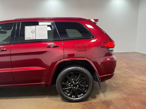Used 2022 Jeep Grand Cherokee Laredo X AWD/4WD image 36