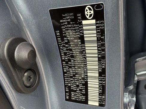 Used 2025 Toyota Corolla LE image 27