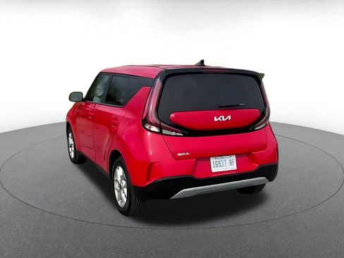 Used 2025 Kia Soul LX w/ LX Technology Package FWD image 8
