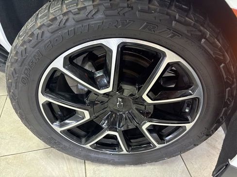 Used 2022 Chevrolet Tahoe RST w/ Sport Performance Package image 5