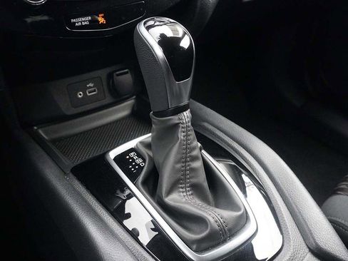 Used 2020 Nissan Rogue SV image 44