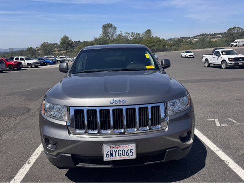 Used 2012 Jeep Grand Cherokee Laredo AWD/4WD image 2