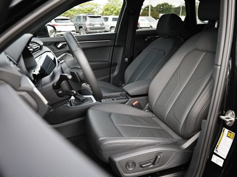 Used 2025 Audi Q3 2.0T Premium w/ Convenience Package AWD/4WD image 20