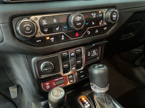Used 2024 Jeep Wrangler Unlimited Rubicon 392 AWD/4WD image 29