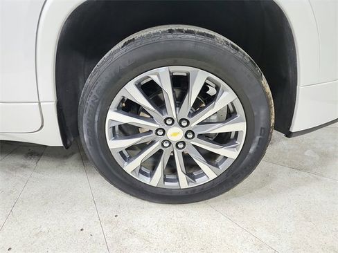 Used 2023 Chevrolet Traverse Premier image 49