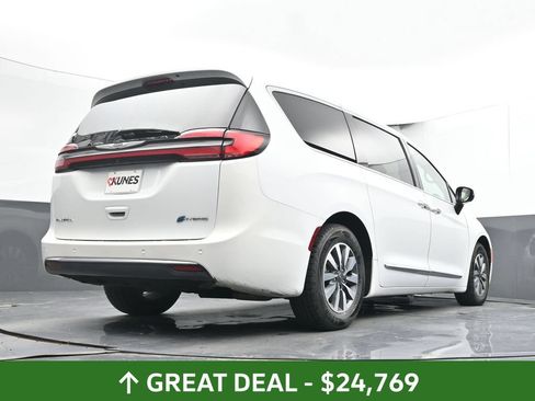 Used 2023 Chrysler Pacifica Limited FWD image 46
