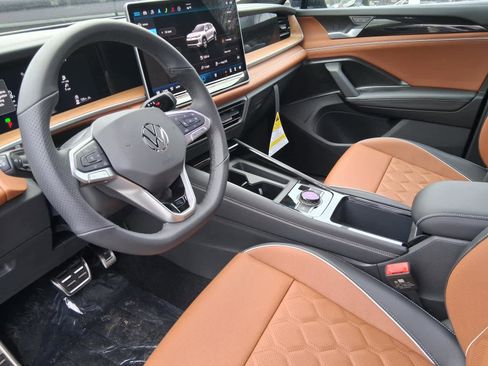 New 2026 Volkswagen Tiguan SEL R-Line AWD/4WD image 12
