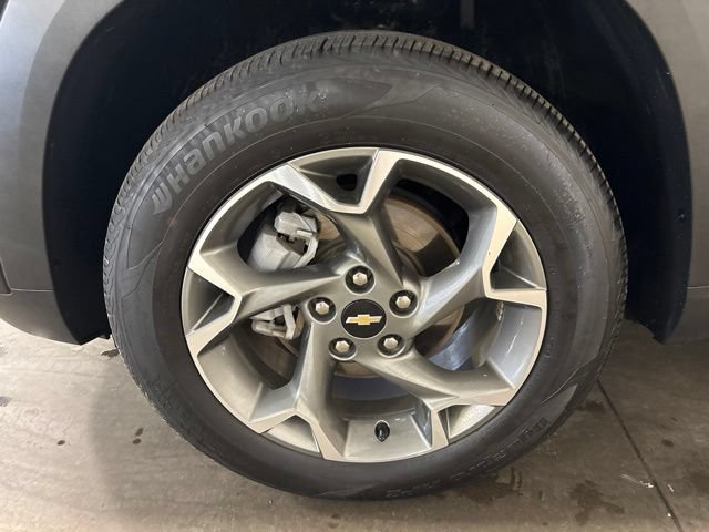 Used 2025 Chevrolet Trax LT FWD image 7