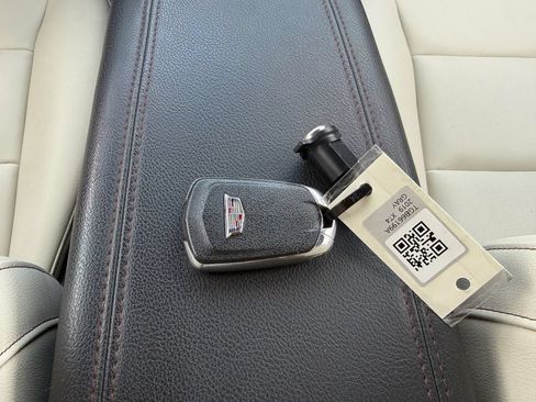 Used 2019 Cadillac XT4 Sport w/ Cold Weather Package FWD image 17