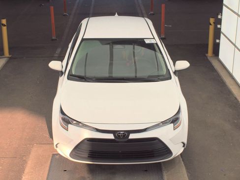 Used 2025 Toyota Corolla LE FWD image 2