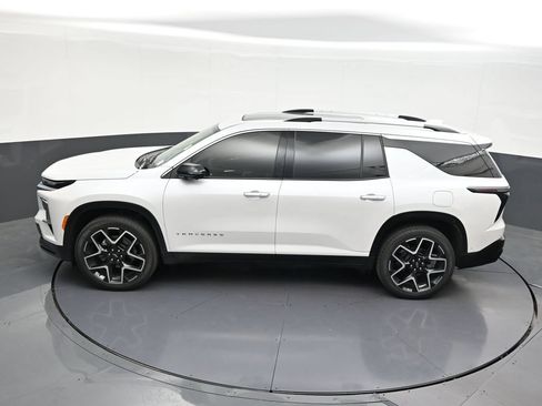 Used 2025 Chevrolet Traverse High Country FWD image 18