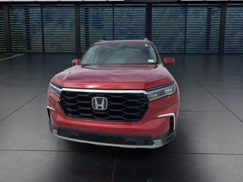 Used 2024 Honda Pilot Touring image 3