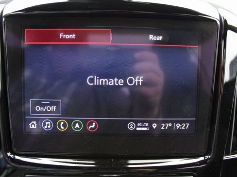 Used 2023 Chevrolet Traverse RS image 35