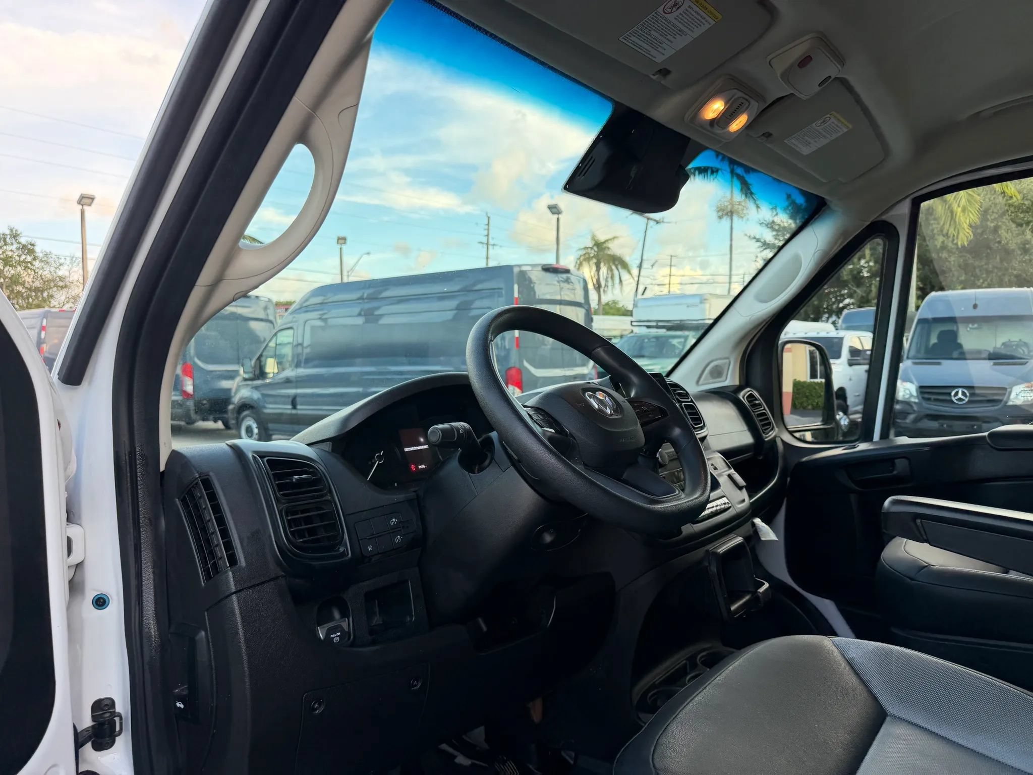 Used 2025 RAM ProMaster 2500 w/ Convenience Group FWD image 12