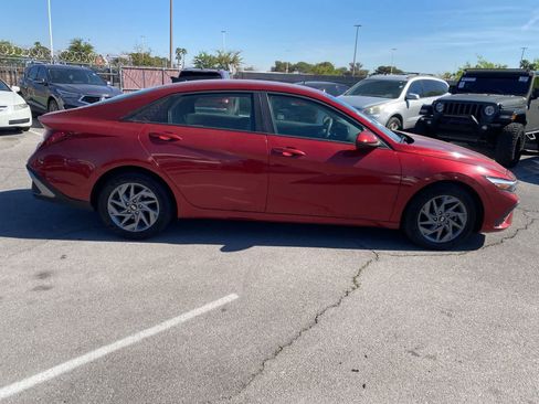 Used 2024 Hyundai Elantra SEL image 5