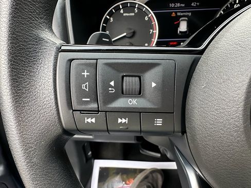 Used 2021 Nissan Rogue S image 16