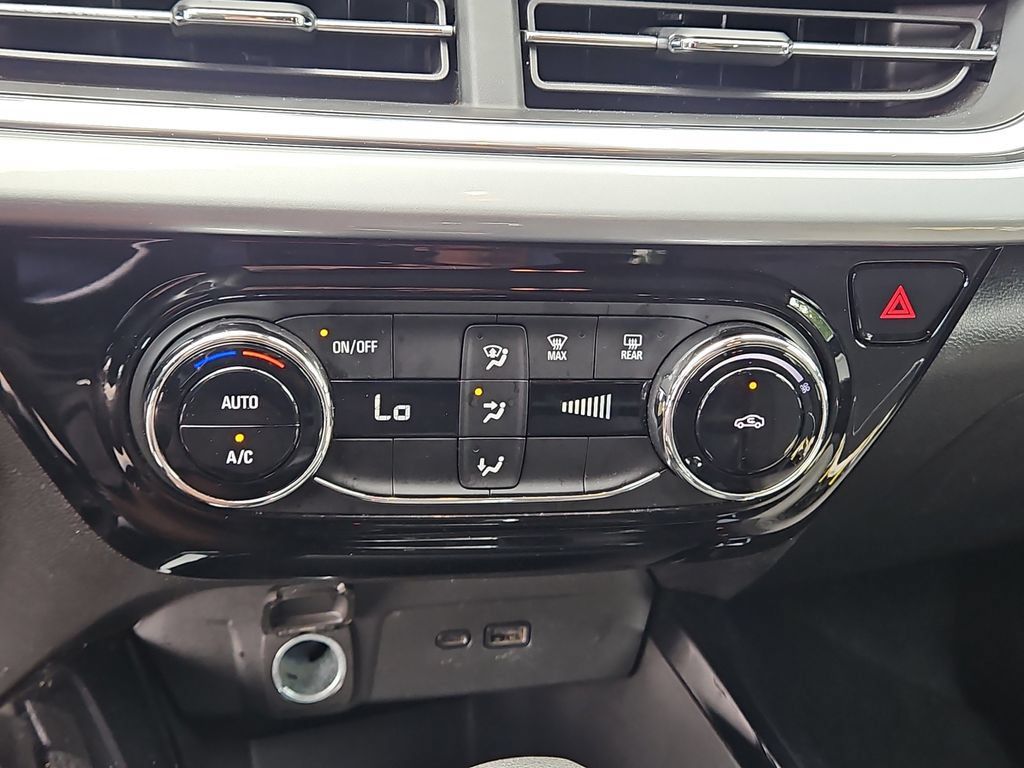 Used 2025 Chevrolet Trax LT FWD image 31