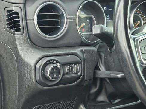 Used 2022 Jeep Gladiator Overland w/ Popular Equipment Package image 18