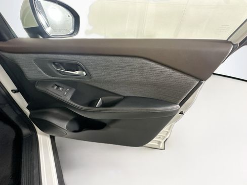 Used 2023 Nissan Rogue SV AWD/4WD image 30