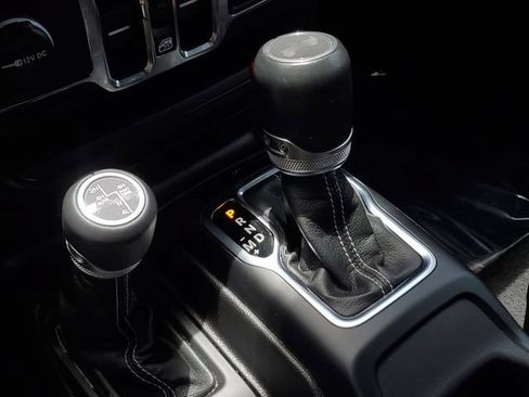 Used 2023 Jeep Wrangler Unlimited Sahara w/ Cold Weather Group AWD/4WD image 31