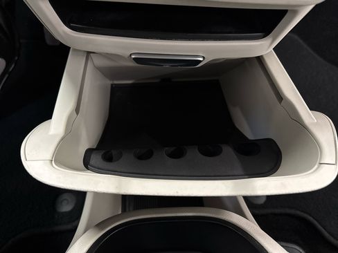 Used 2018 Chrysler Pacifica Limited image 22