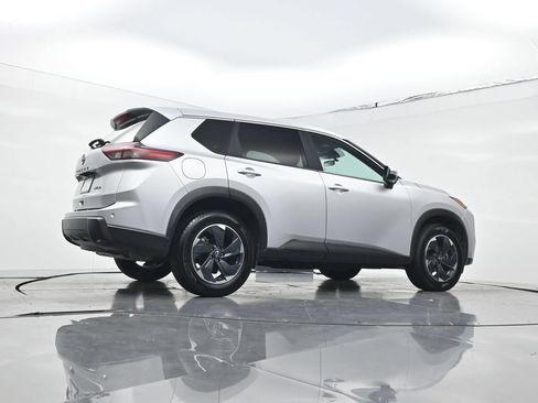 Used 2024 Nissan Rogue SV AWD/4WD image 22