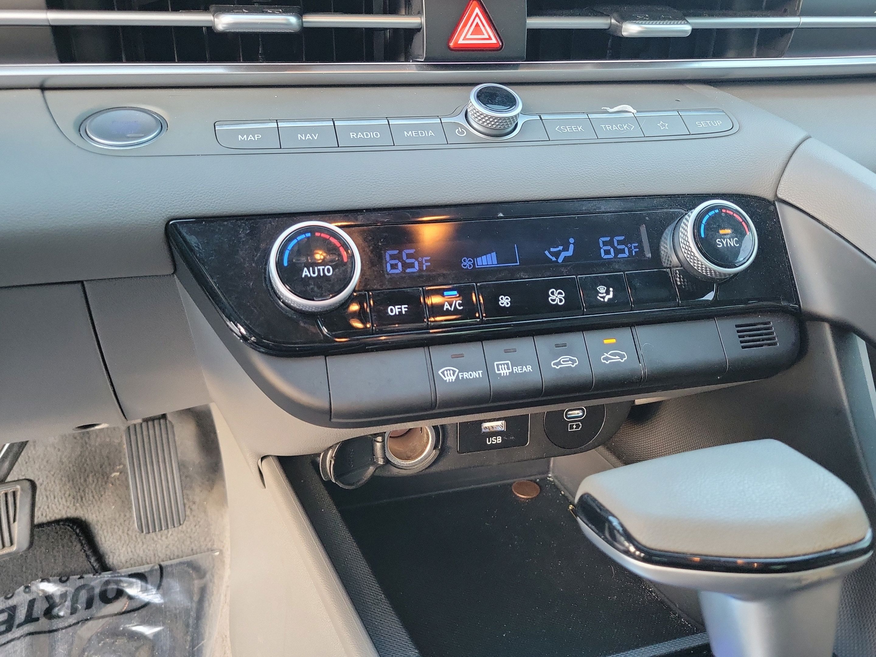 Used 2024 Hyundai Elantra SEL FWD image 19
