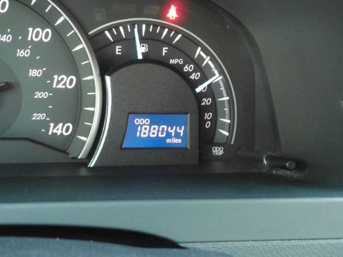 Used 2012 Toyota Camry LE FWD image 37