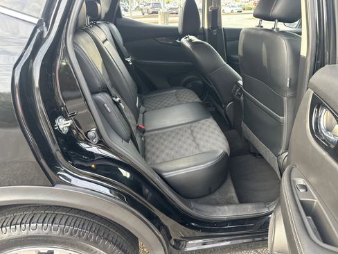 Used 2021 Nissan Rogue Sport SV w/ Technology Package image 15