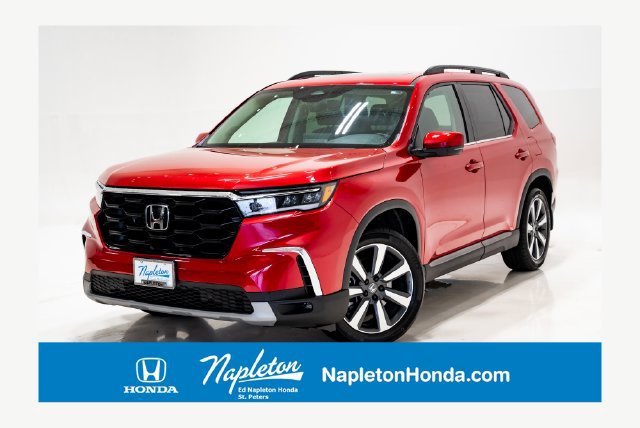 Used 2025 Honda Pilot Touring image 1