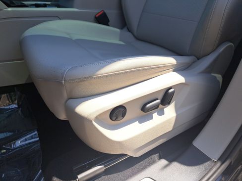 Certified 2023 Volkswagen Atlas SE w/ Panoramic Sunroof Package AWD/4WD image 28