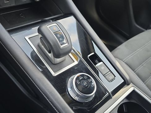 Used 2024 Mitsubishi Outlander SE Black Edition FWD image 28