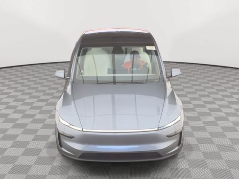 Used 2026 Tesla Model Y Long Range RWD image 18