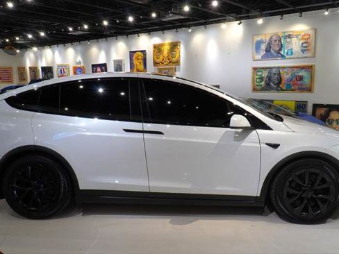 Used 2022 Tesla Model X Plaid image 14