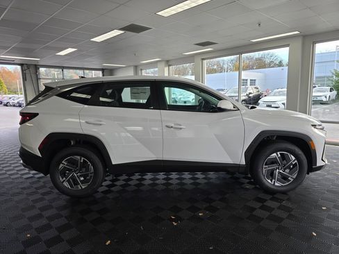 New 2026 Hyundai Tucson Blue SE image 3