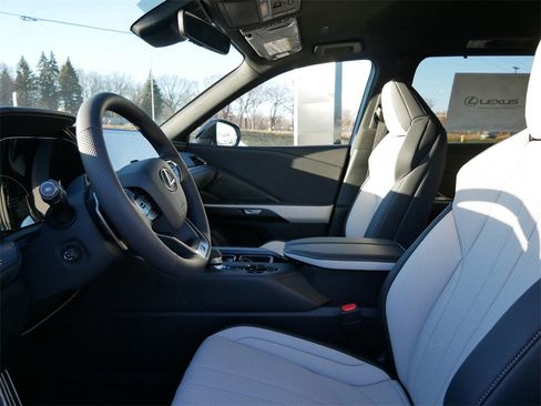 New 2026 Lexus TX 500h AWD image 18
