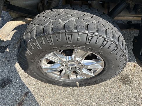 Used 2015 Ford F150 XLT w/ Equipment Group 302A Luxury AWD/4WD image 11