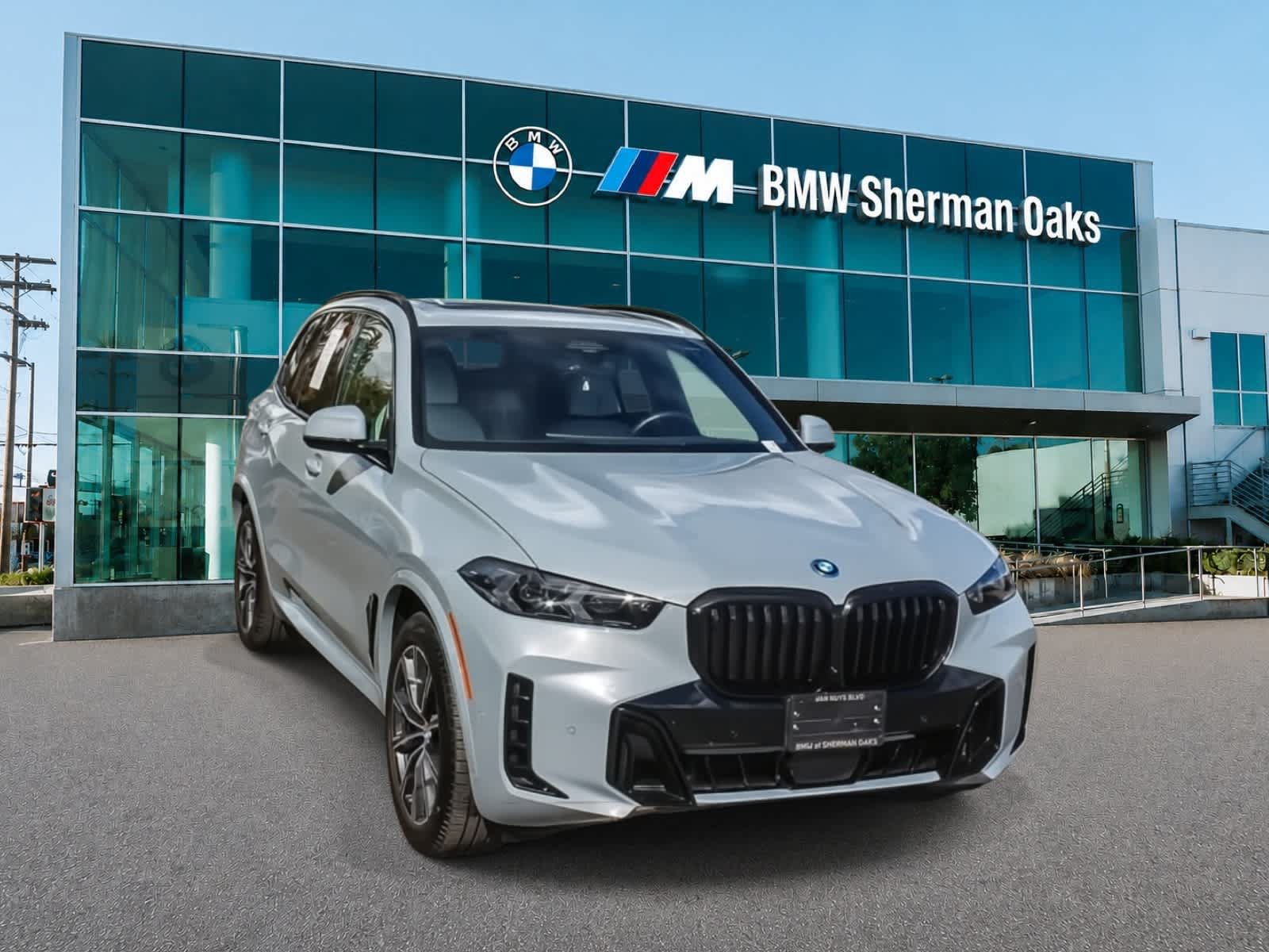 Used 2026 BMW X5 xDrive50e w/ M Sport Package AWD/4WD image 6
