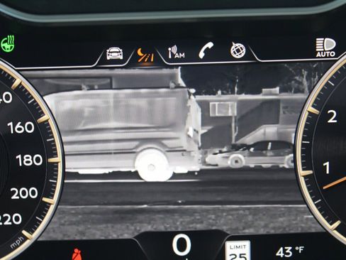 Used 2021 Bentley Flying Spur W12 image 10