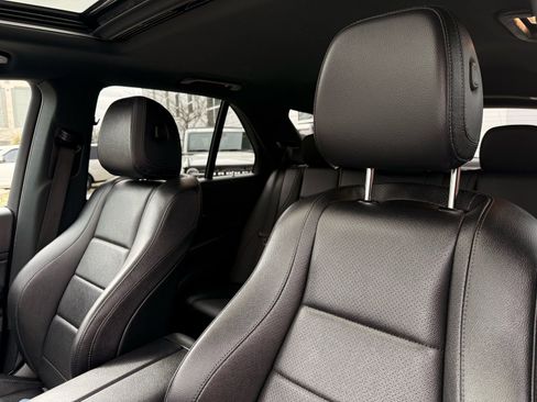 Used 2020 Mercedes-Benz GLE 350 4MATIC w/ Premium Package image 41