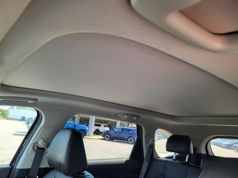 Used 2024 Kia Sorento S w/ Panoramic Sunroof Package FWD image 11