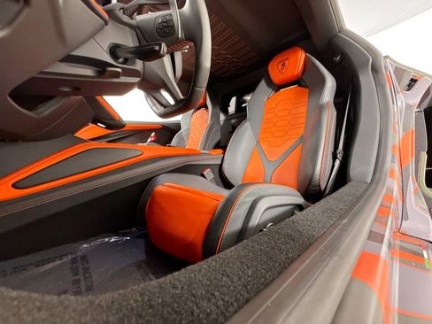 Used 2024 Lamborghini Revuelto AWD/4WD image 9