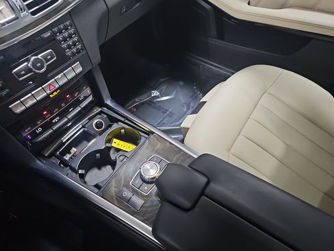 Used 2014 Mercedes-Benz E 350 Sedan image 26