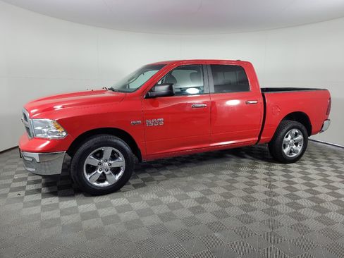 Used 2018 RAM 1500 Classic SLT AWD/4WD image 2