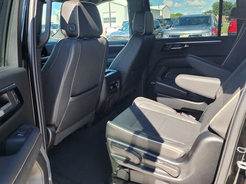 Used 2025 Chevrolet Suburban Premier AWD/4WD image 7