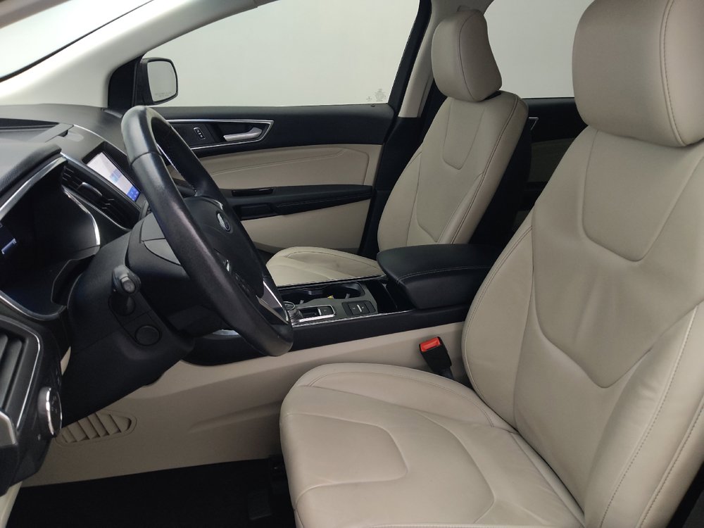 Used 2020 Ford Edge Titanium FWD image 17