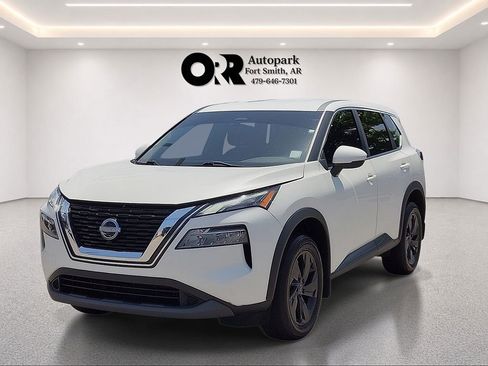 Used 2022 Nissan Rogue SV FWD image 2
