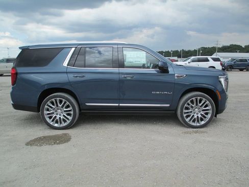 New 2026 GMC Yukon Denali w/ Denali Reserve Package AWD/4WD image 3