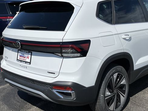 New 2026 Volkswagen Taos SE AWD/4WD image 16